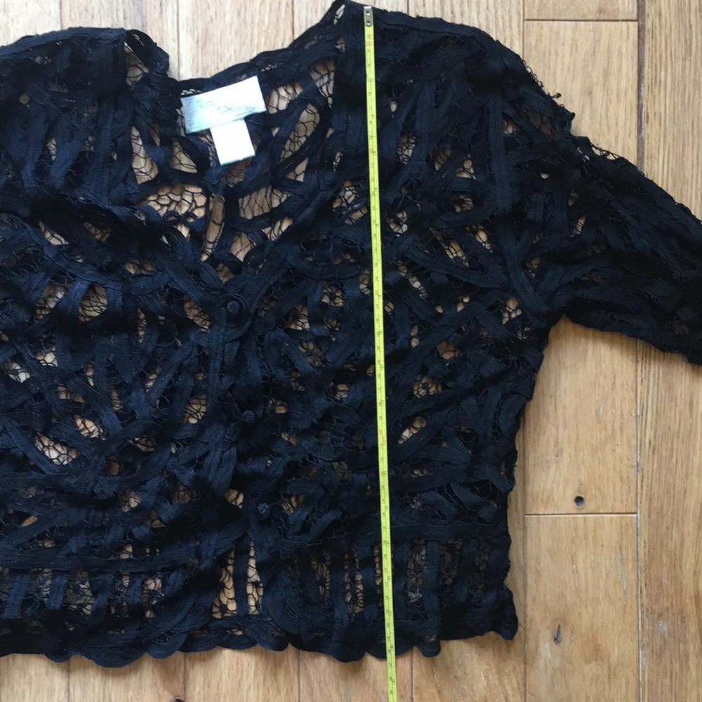 Black crochet lace cropped button jacket shrug size small/medium - Picture 8 of 8